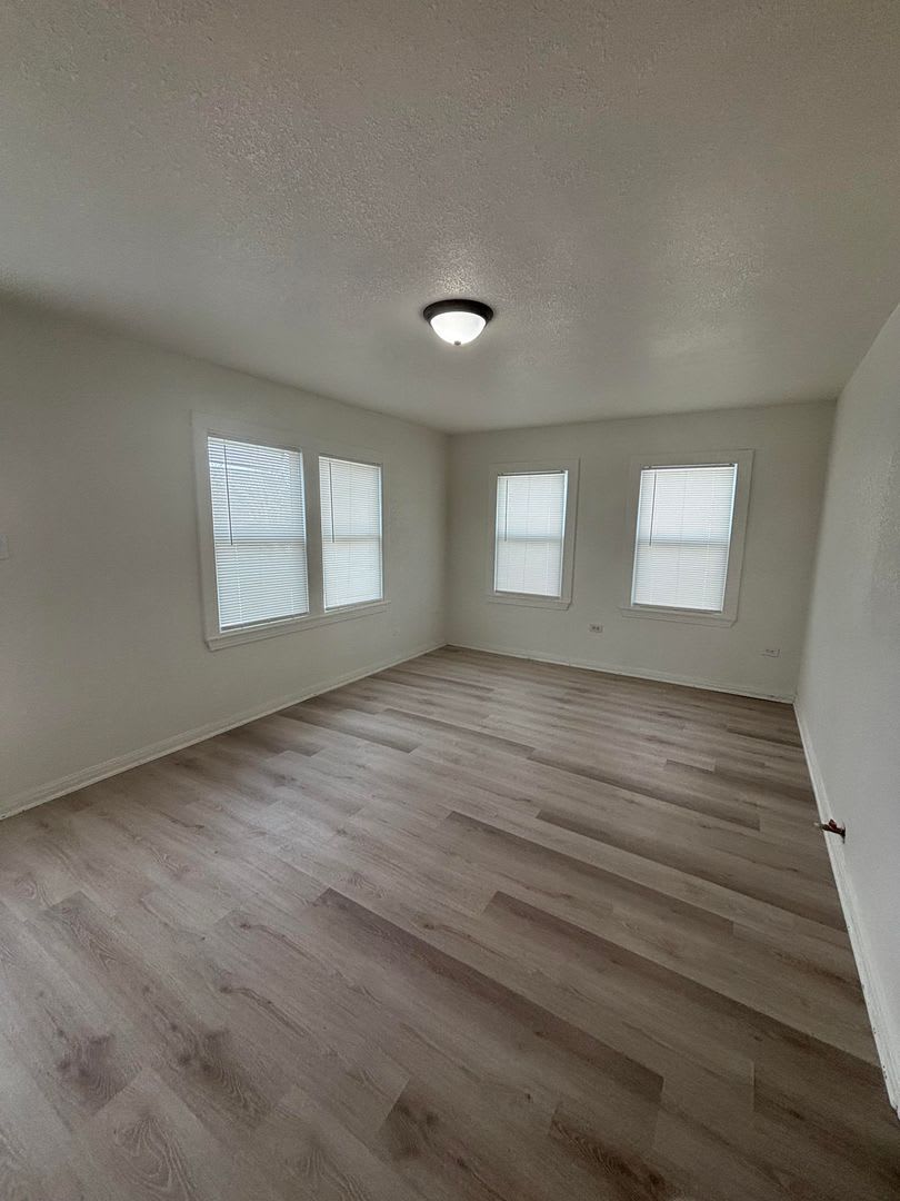 4302 Memorial Dr – photo 2