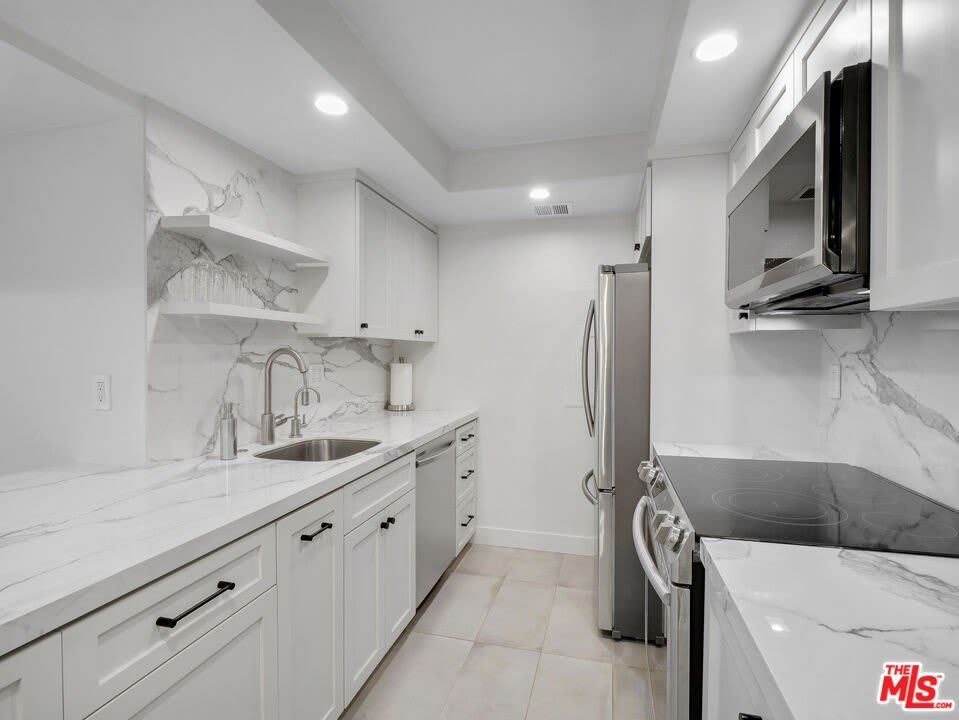 1134 Alta Loma Rd – photo 5