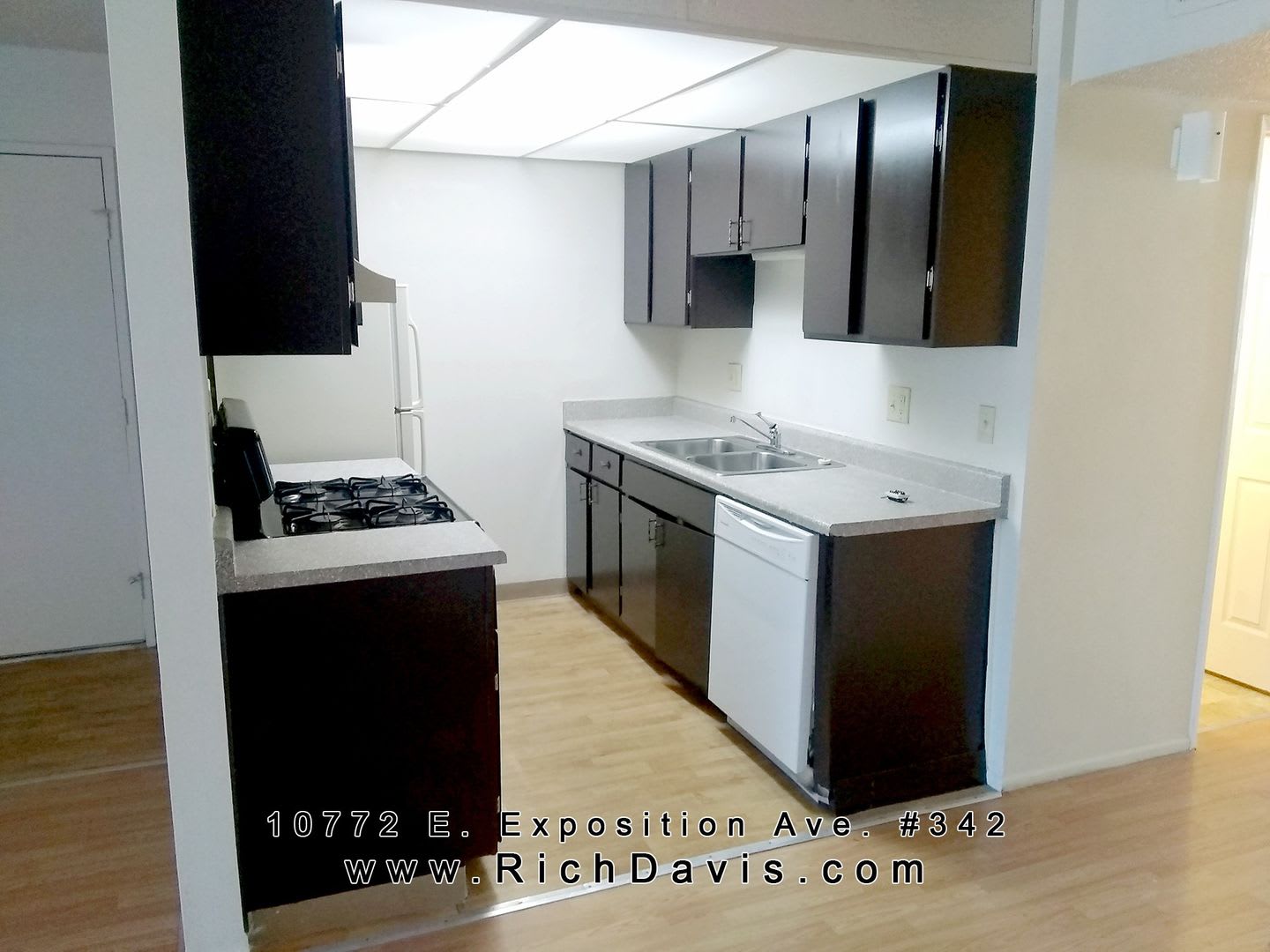 2 Bed 1 Bath Cherry Creek Schools Great Location Off Havana And Exposition With Balcony And Washer Dryer In Complex – photo 5
