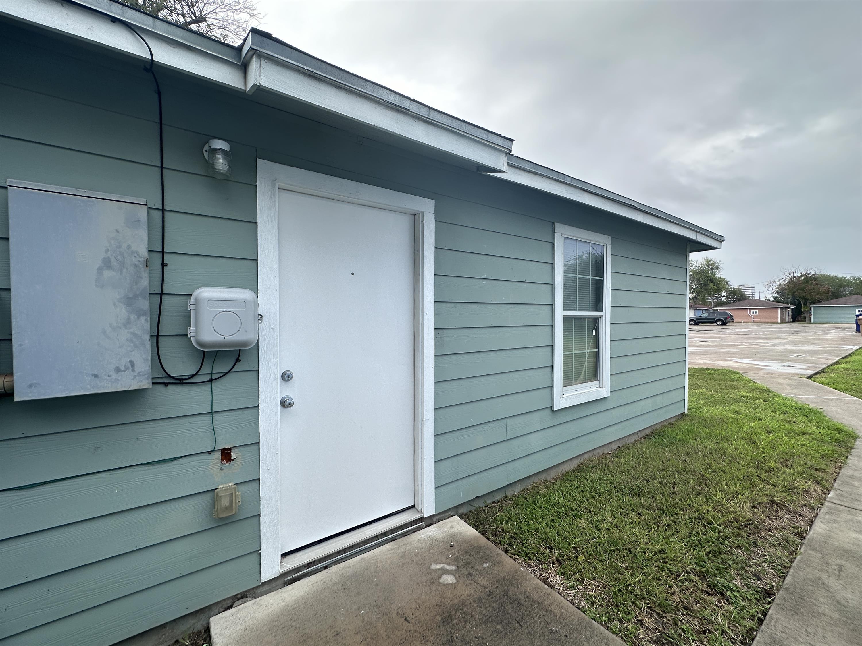 2 116 Lowell Street – photo 2