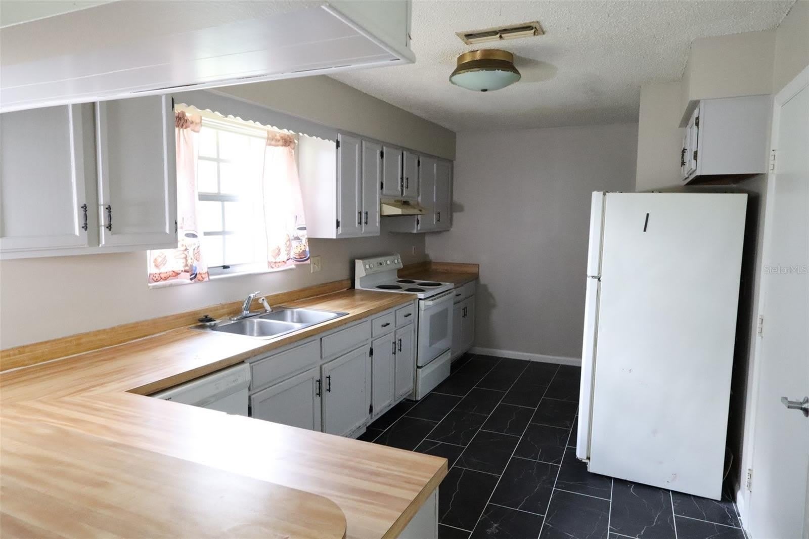 66 Silver Lane – photo 5