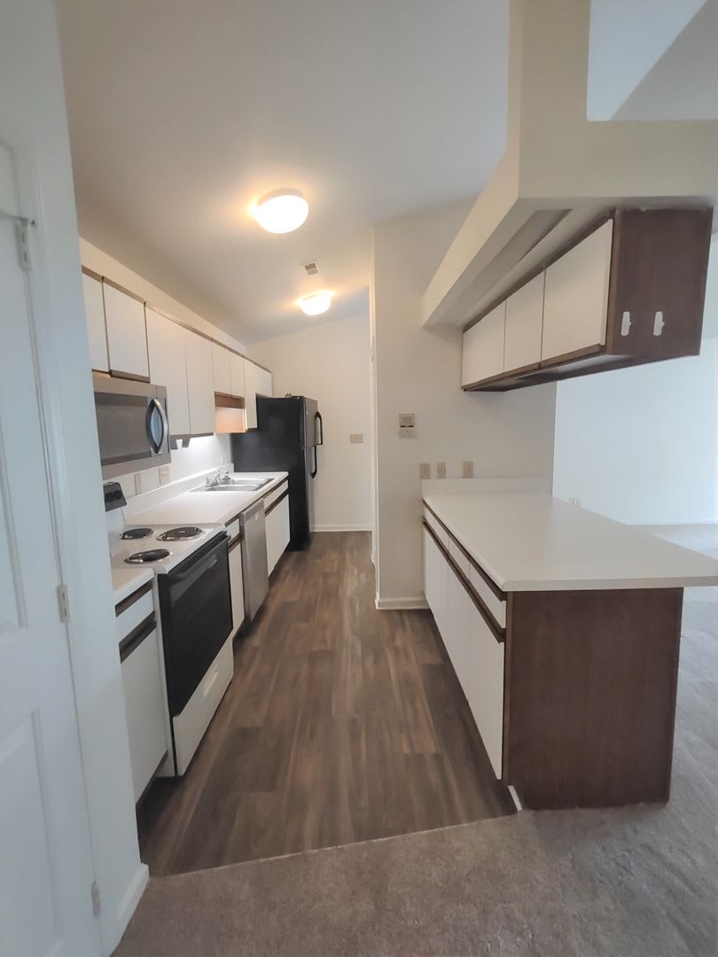 ***50% off the first full month of rent*** Pristine Condo located in Rose Croft Community! – photo 4