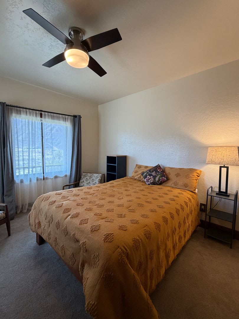 1 Bedroom 1 Bath West Glenwood Apartment for Rent – photo 3