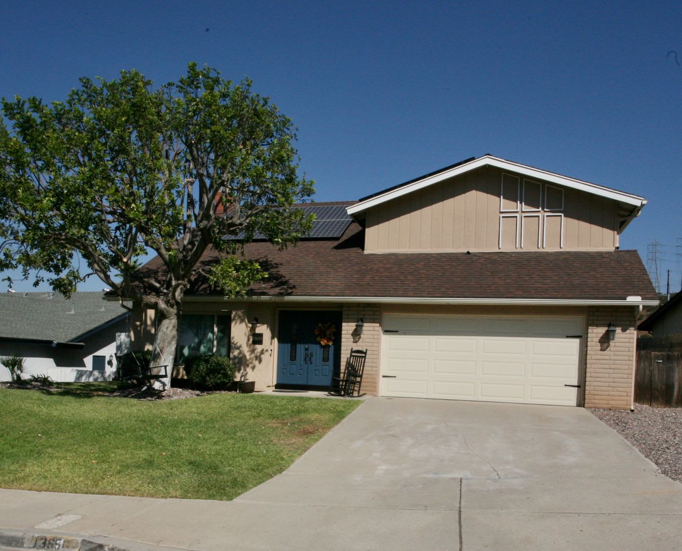 Available Now! 3br 2 1/2Ba in a Great Family Neighborhood Solar – photo 1
