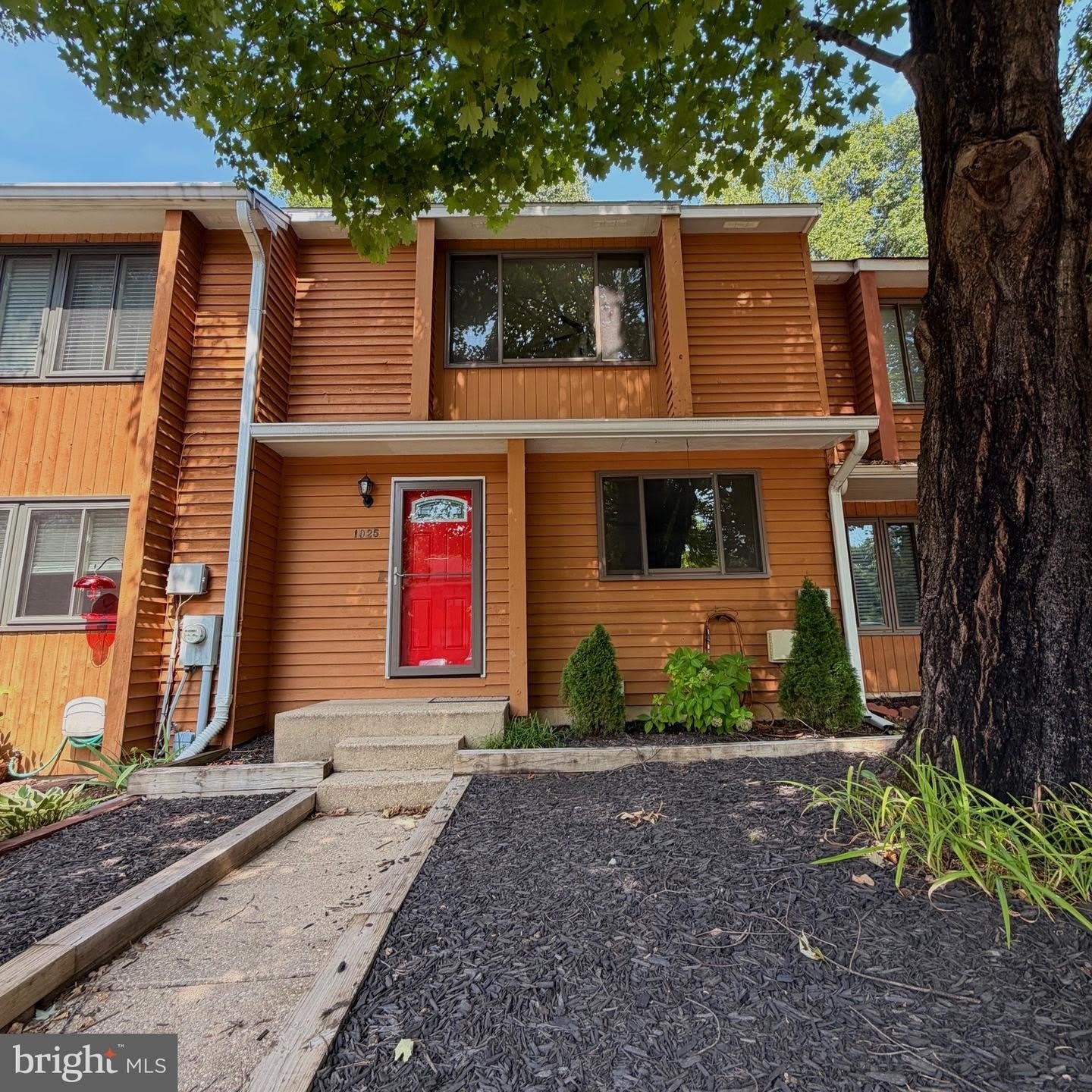 1025 COMMANDERS WAY N – photo 2