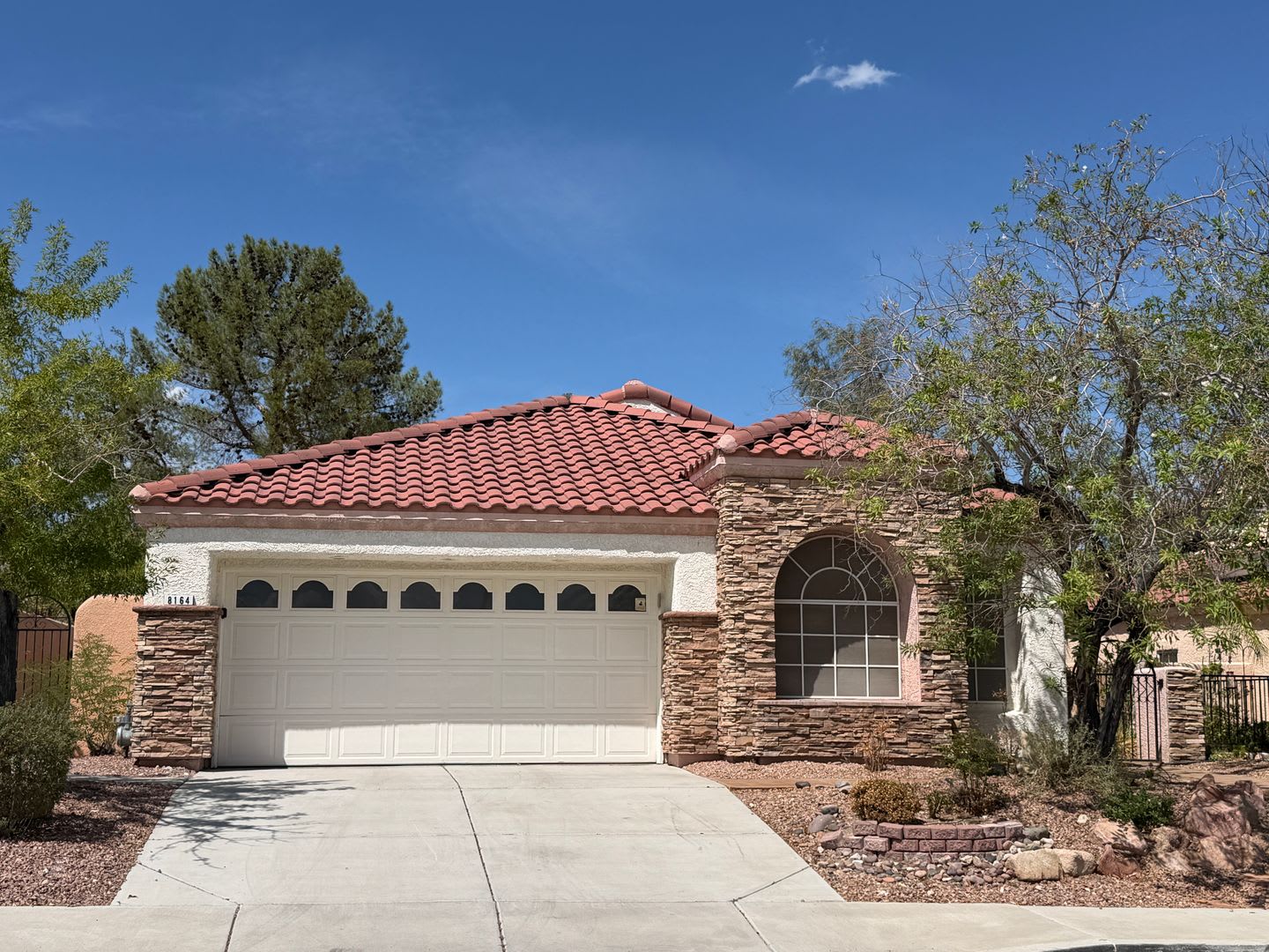 Single Story 3 bedroom home in Summerlin – photo 2