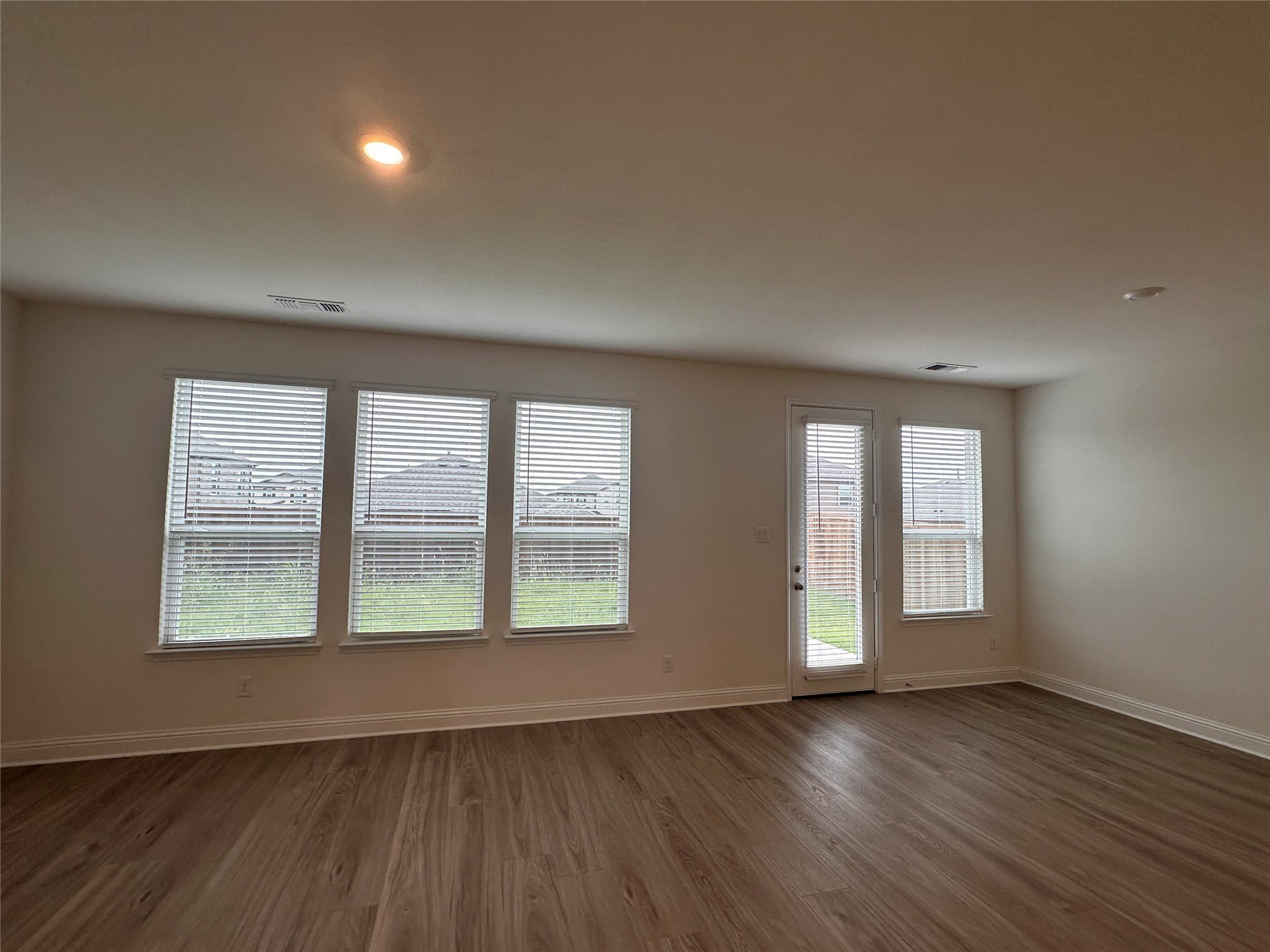 649 Saxony Drive – photo 3