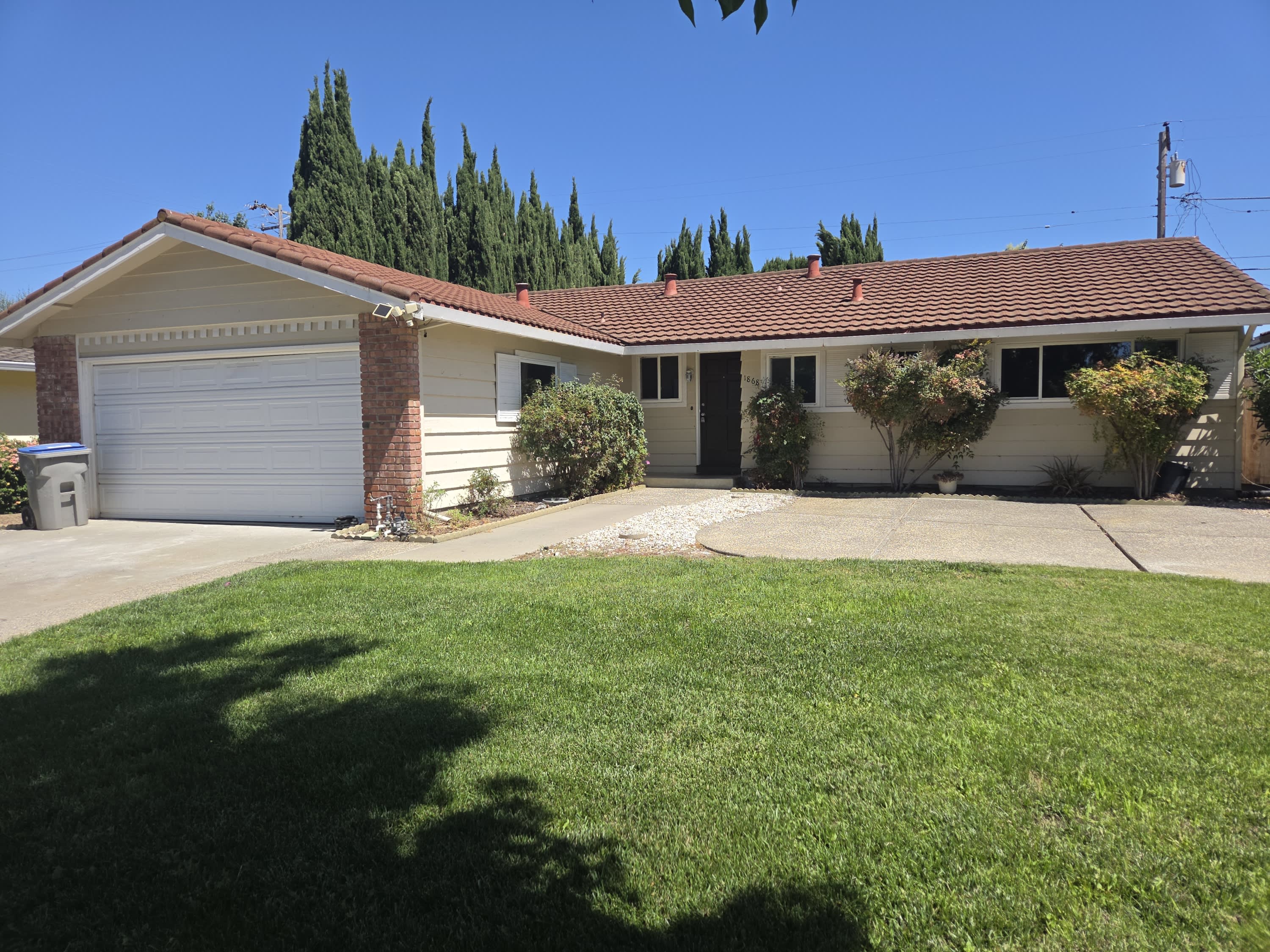 1868 Castro Dr – photo 1