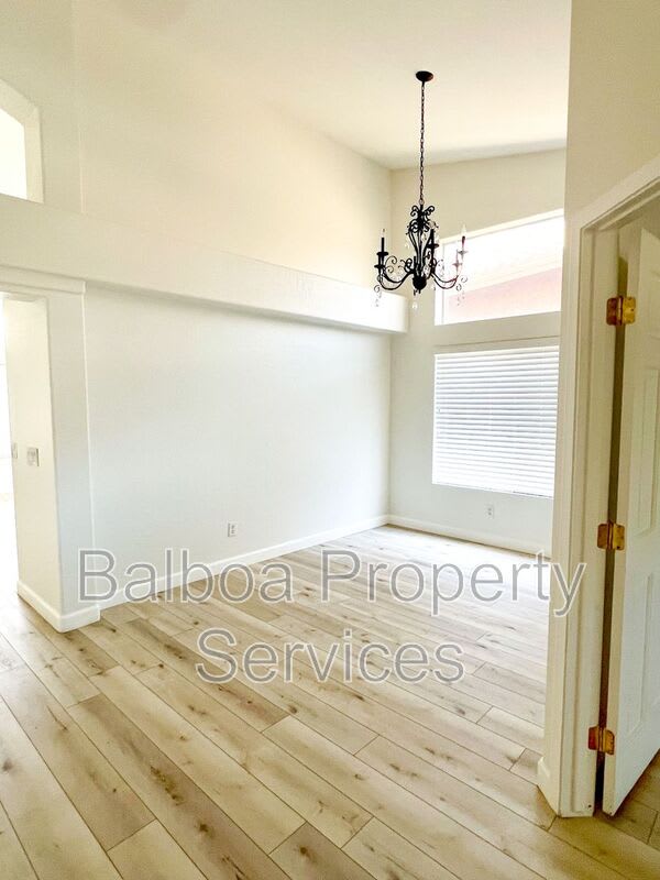 1220 E Briarwood Ter – photo 4