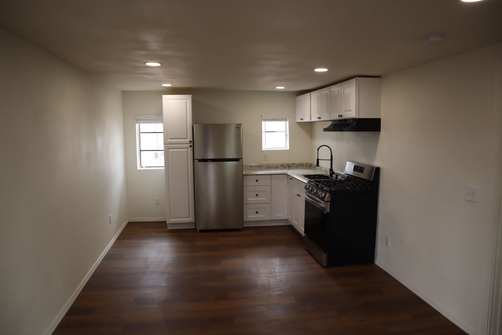 Fully Renovated, Cozy, and In Town!!! – photo 2
