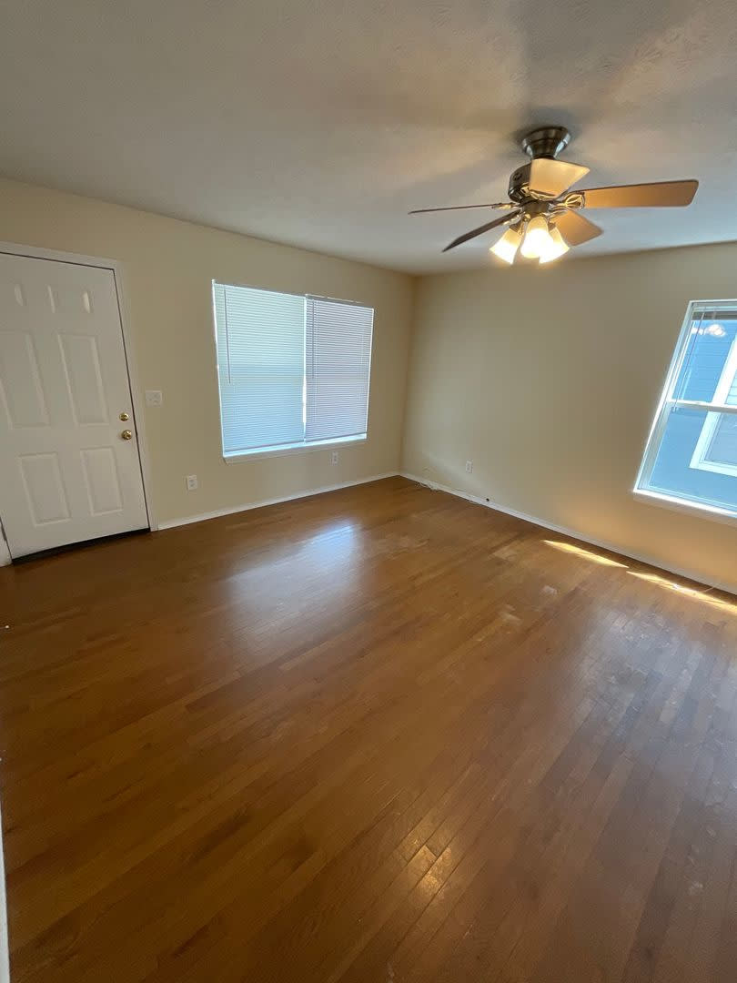 *2027* 4 Bed!! BIG GROUP OPTION!!! 18-20!! – photo 4