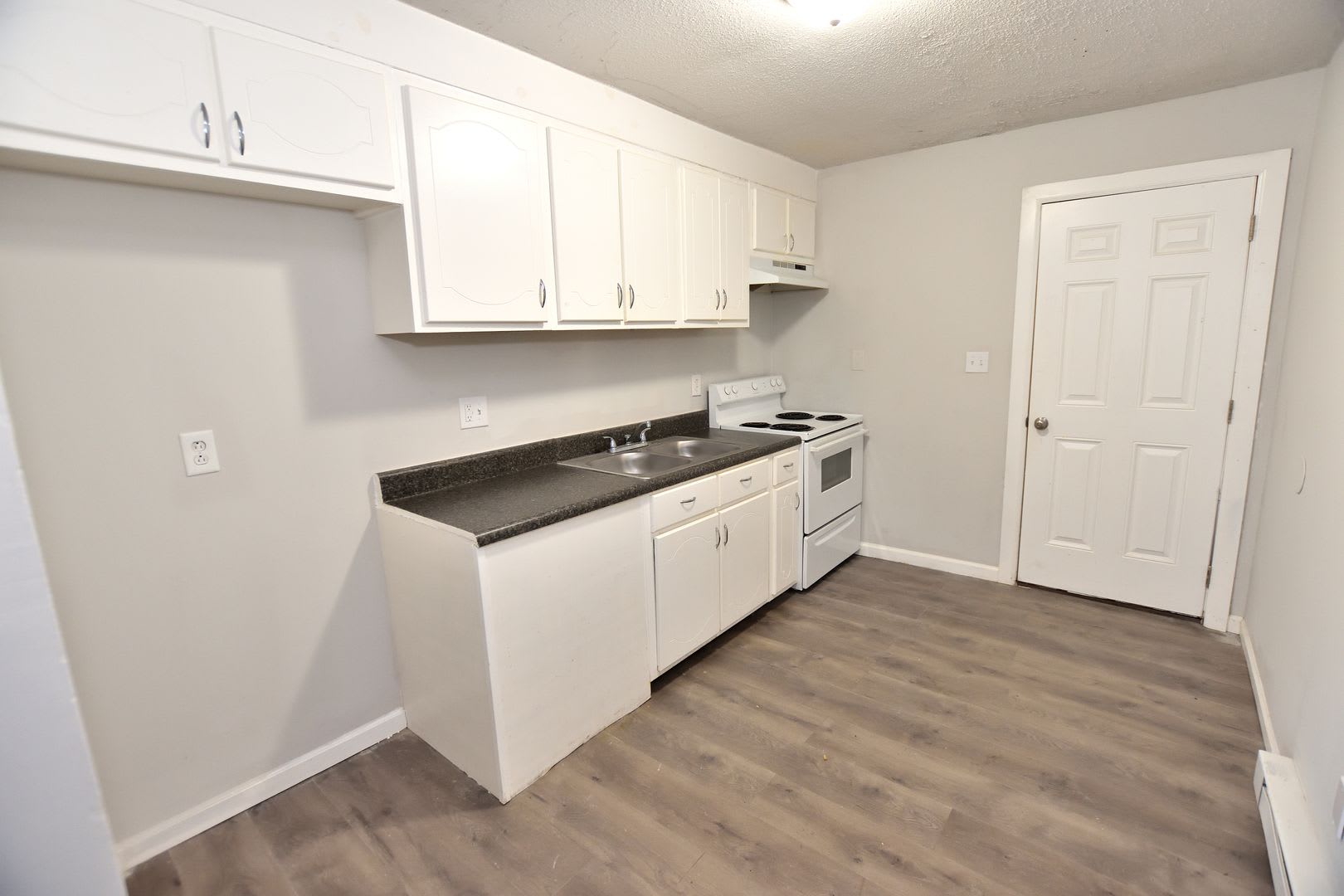 1607 Charter Drive – photo 4
