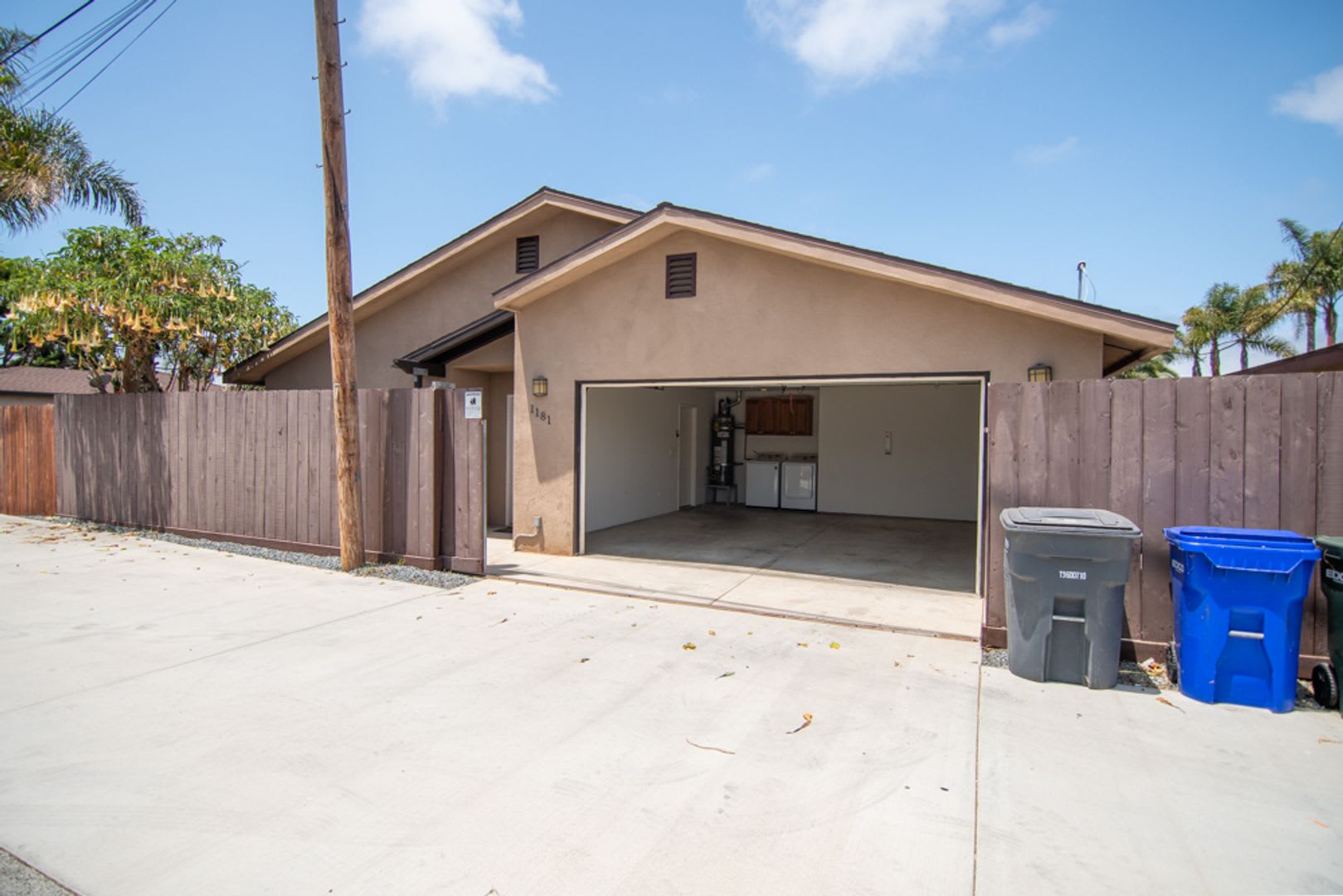 Large 3bd/2ba Detached House with Garage and AC! – photo 2