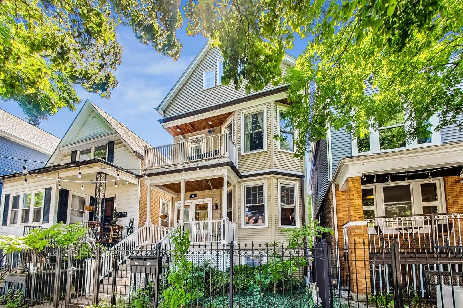3452 N Leavitt Street – photo 2