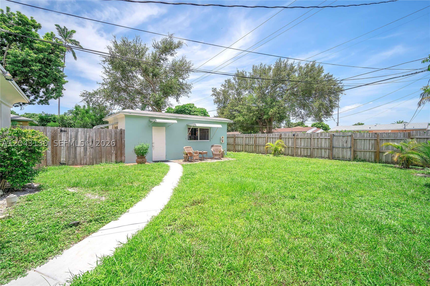 261 SW 15th St – photo 3