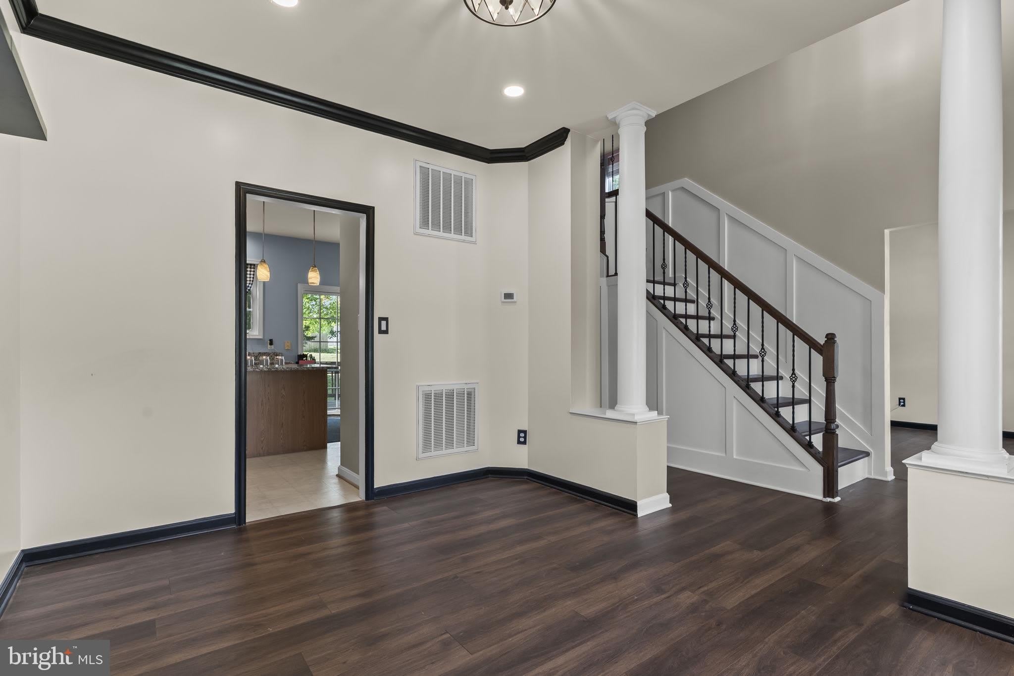 9533 BARBARAS Way – photo 5