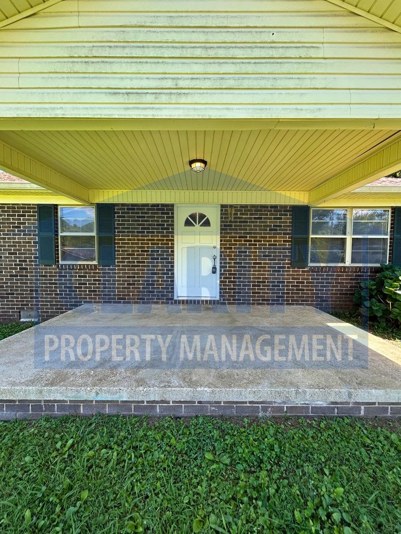 4 bedroom ranch-style home! – photo 3