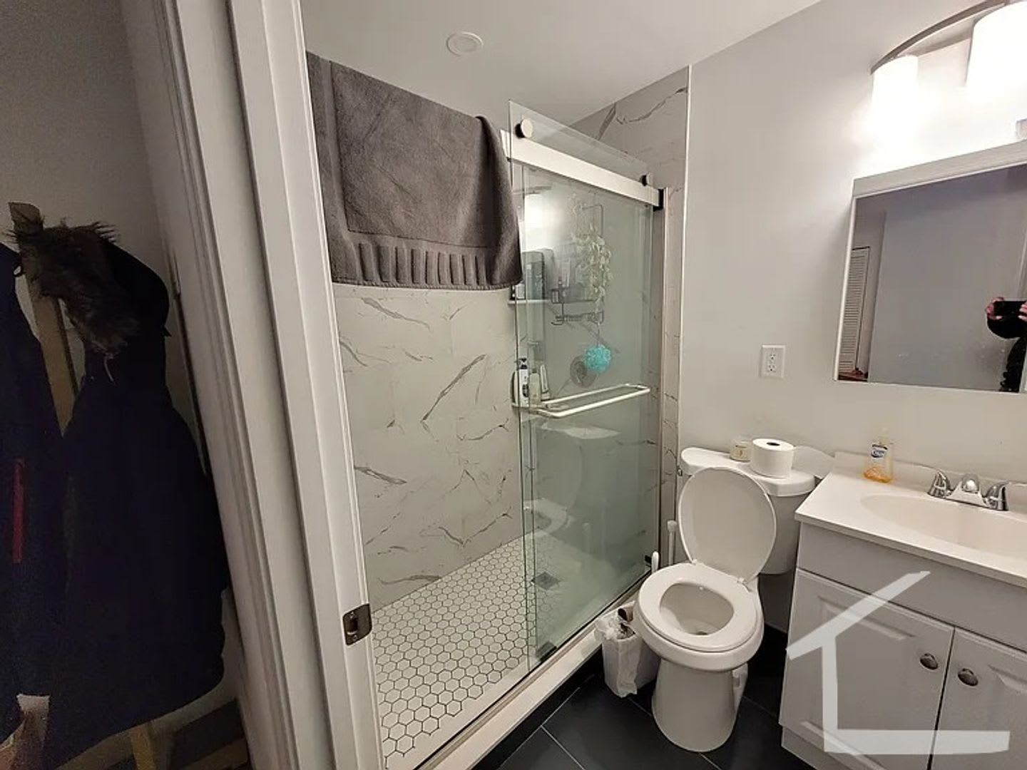 Charming 3 Bedroom-No Broker Fee – photo 5