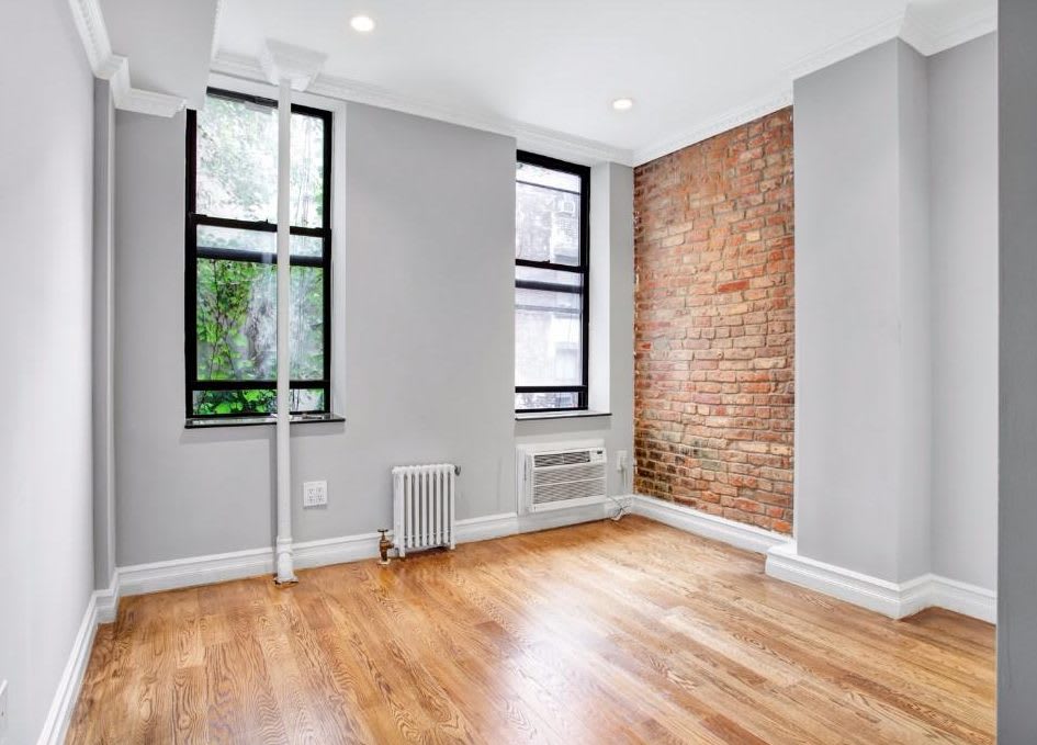 273 E 10th St – photo 4