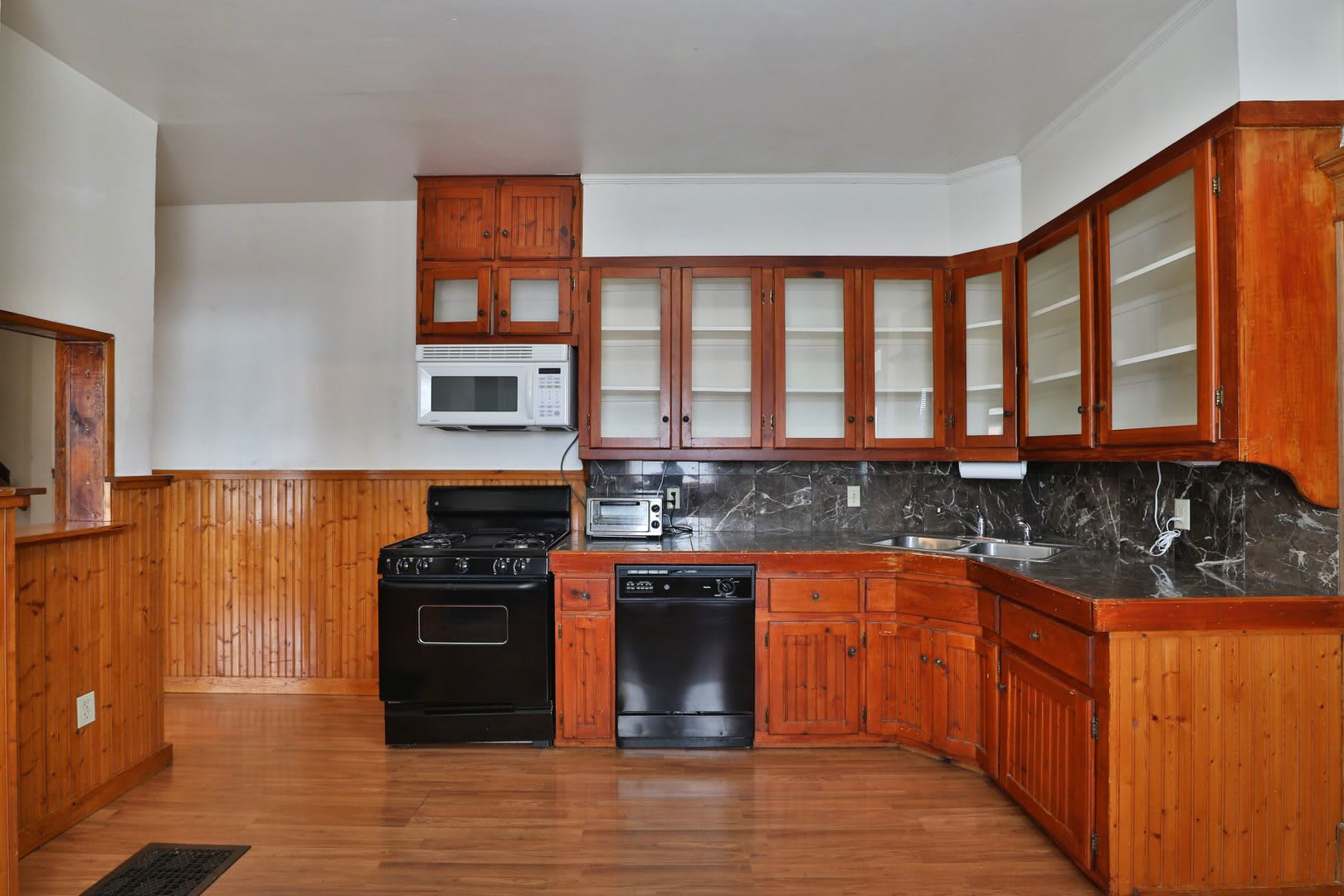 Large 4 Bedroom North Campus Townhouse – photo 3