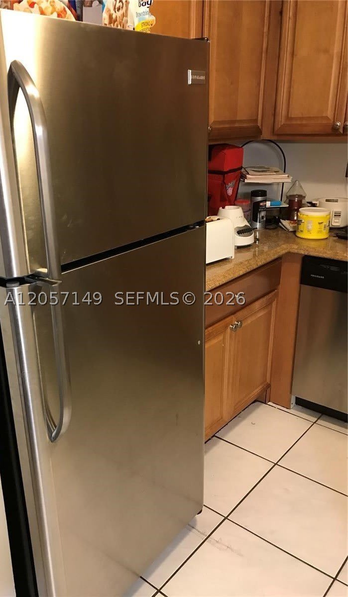 2631 Riverside Dr – photo 5