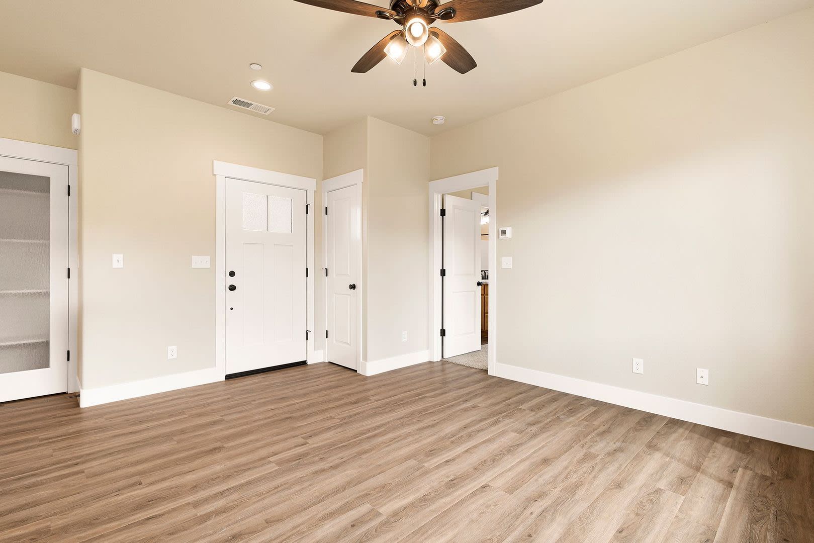 Welcome to your new 1 bedroom home nestled in the serene beauty of Paradise, CA! – photo 3