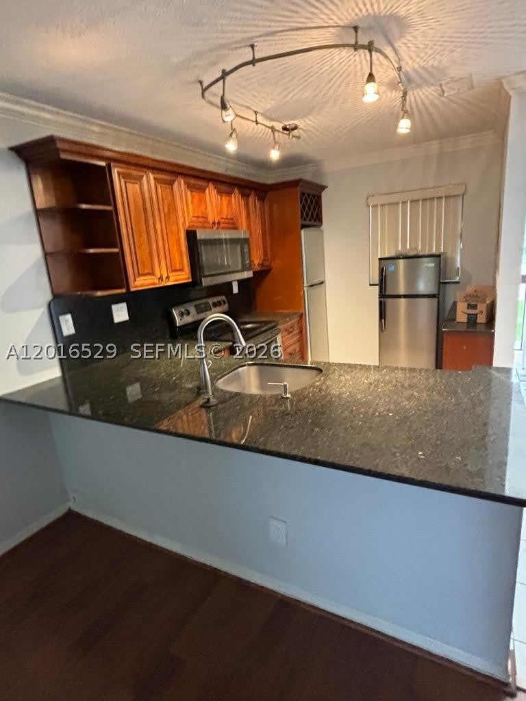 10329 NW 11th St – photo 2