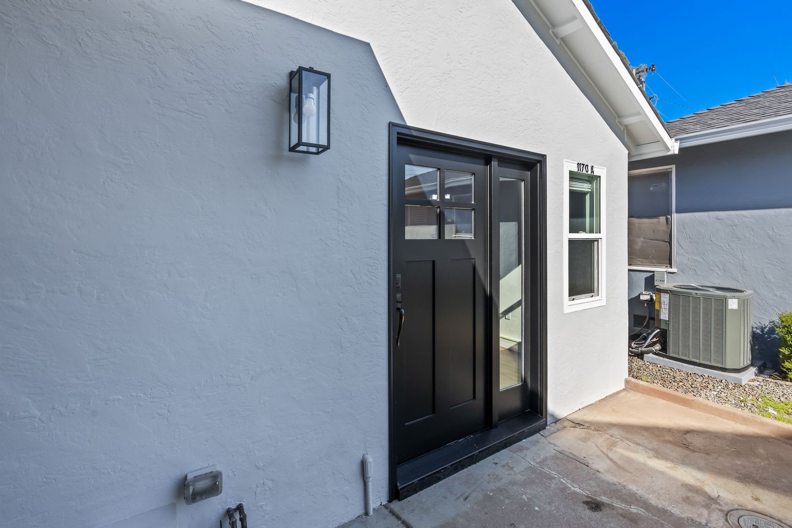 Beautifully Renovated 1-bedroom/ 1-bathroom ADU – photo 2