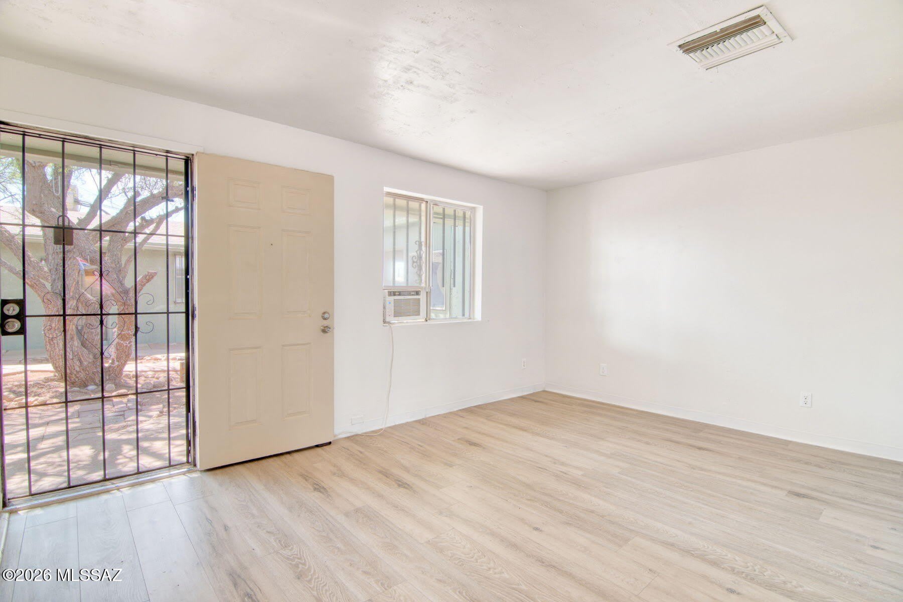 5657 E 28Th Street – photo 4