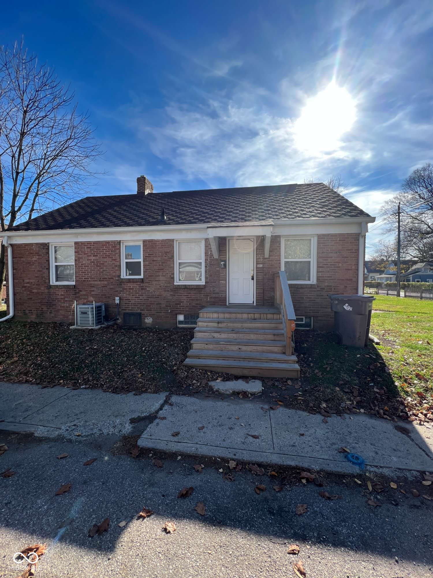 607 N Tibbs Avenue – photo 1