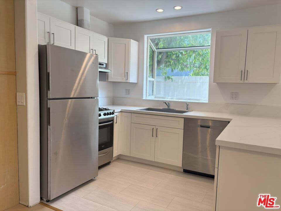 16699 Morrison St – photo 2