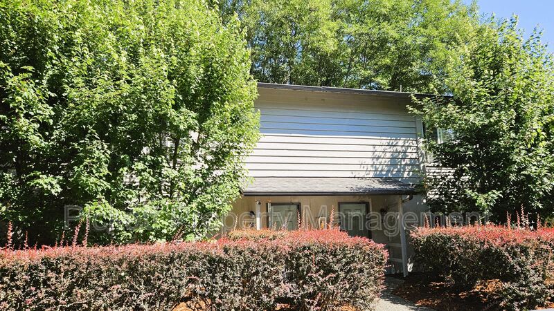 354 NW Edvard St – photo 2