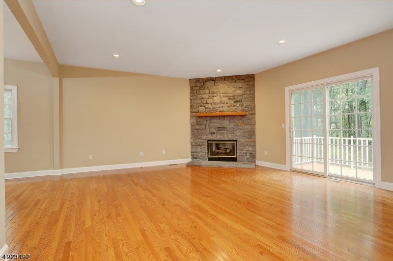 215 Raymound Blvd – photo 3