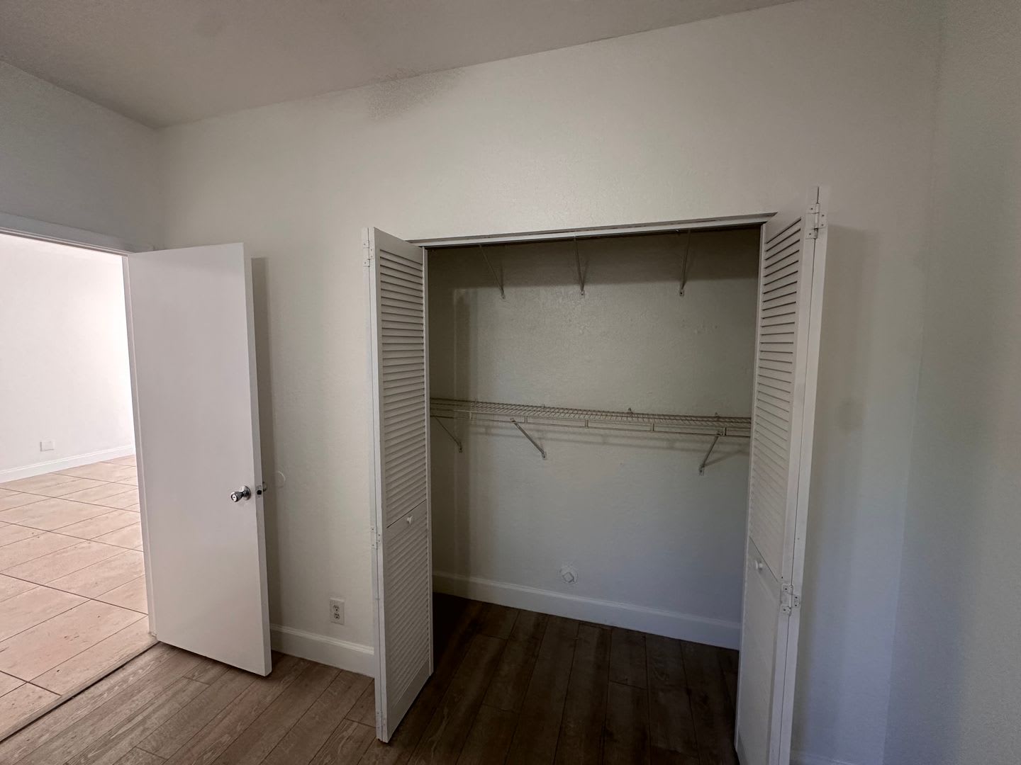 RENOVATED 2 BED / 2 BATH – AVAILABLE NOW! – photo 4