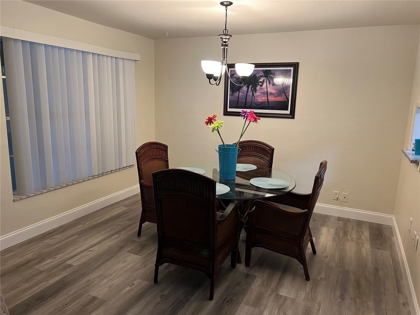 1406 N SATURN Avenue – photo 5