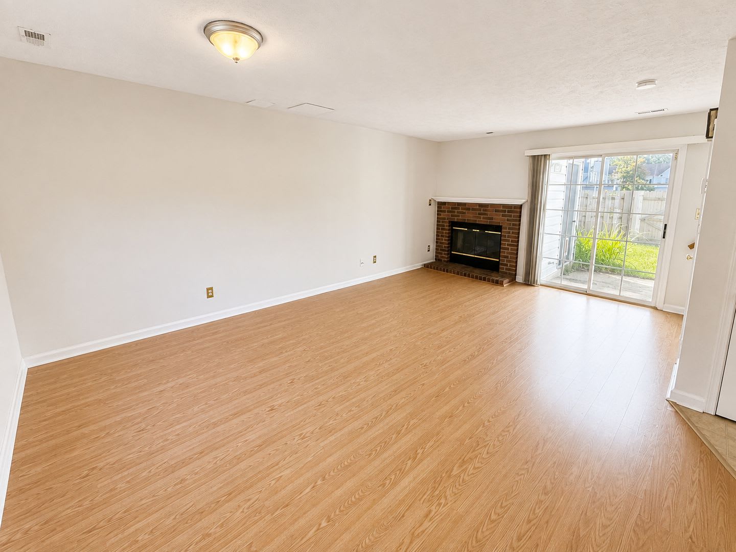Fresh Paint And Carpet, minutes from Dahlgren Base – photo 5