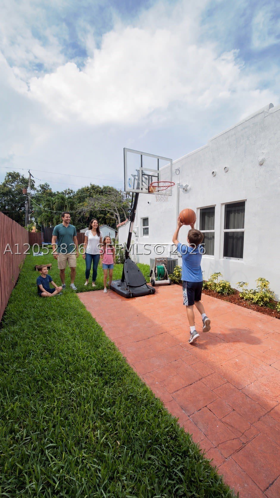 220 SW 5th St – photo 5