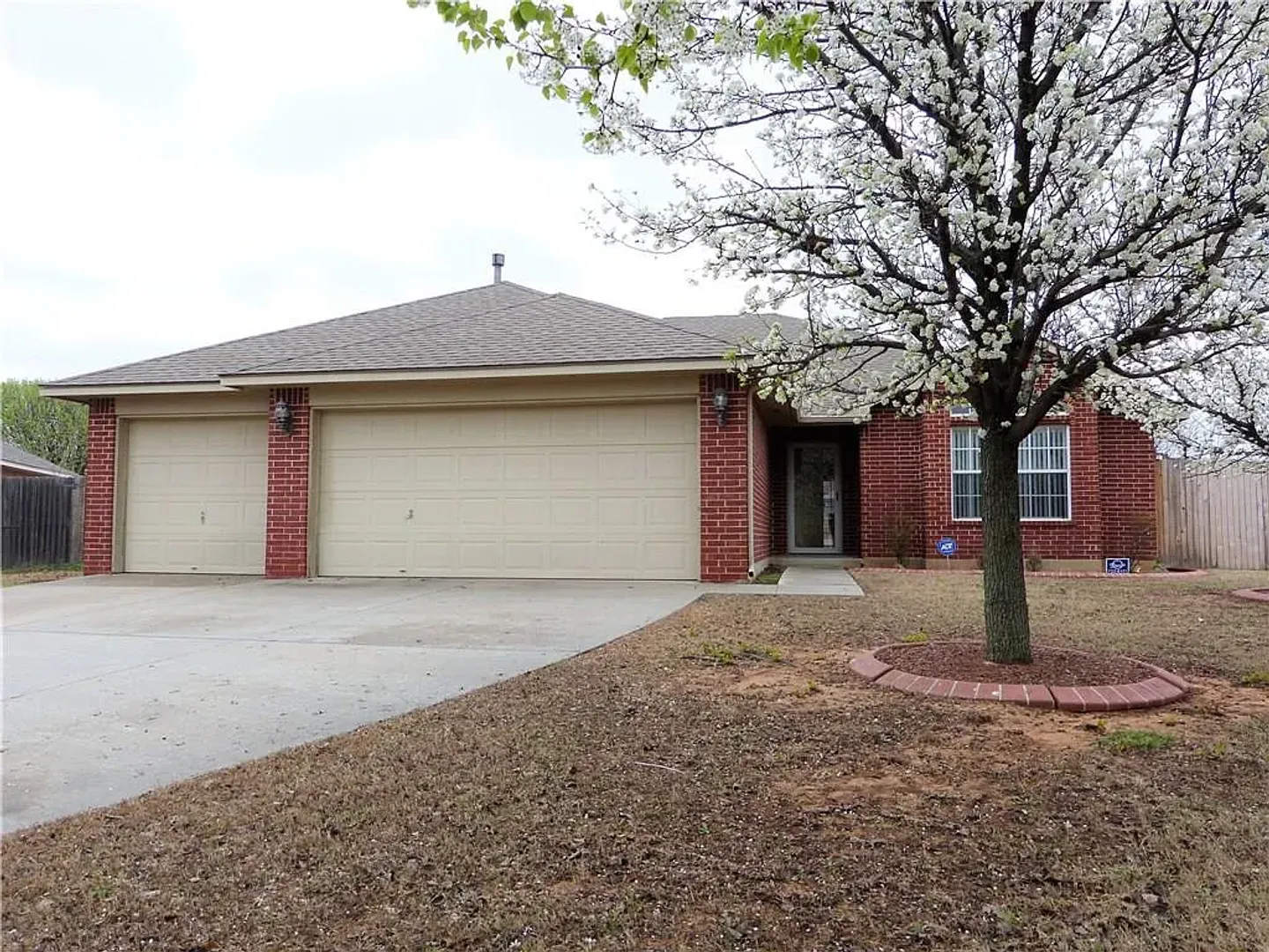 Spacious 3 Bed + Study – photo 2