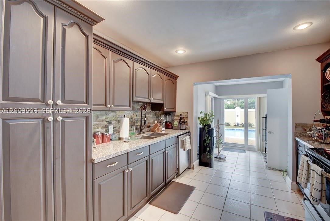 2330 NW 81st Ave – photo 2