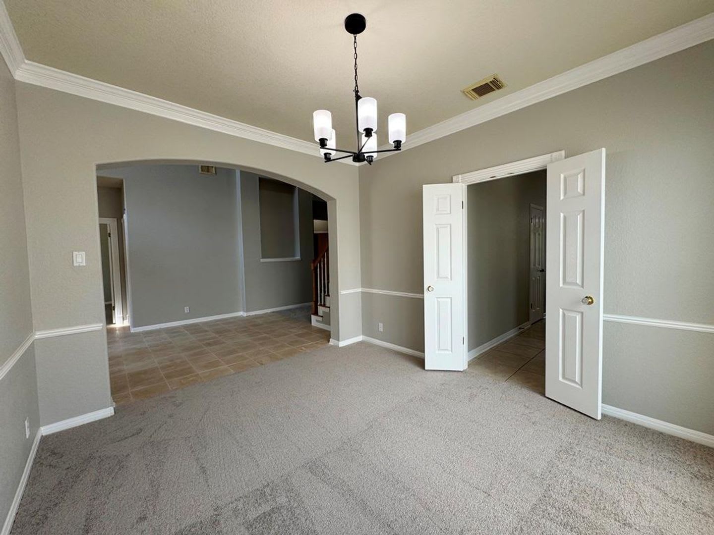 Bright Home With Big Windows Open Floorplan Available In Circle C Ranch – photo 4
