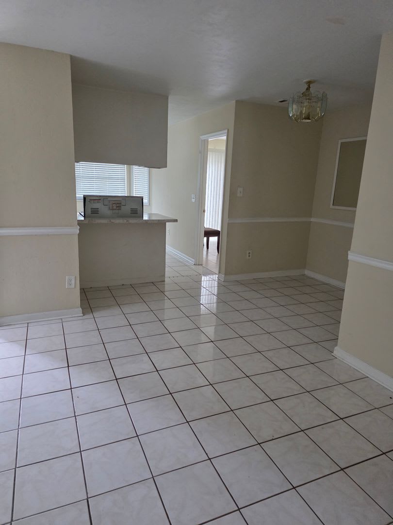 Convenient Living Near Lincoln High 3725 Sutor Court – photo 3