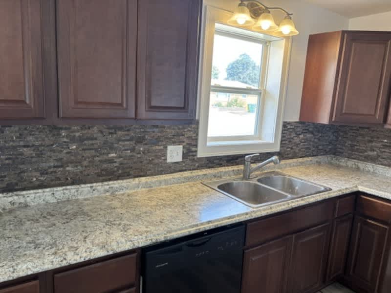 2048 Hillview Drive – photo 4