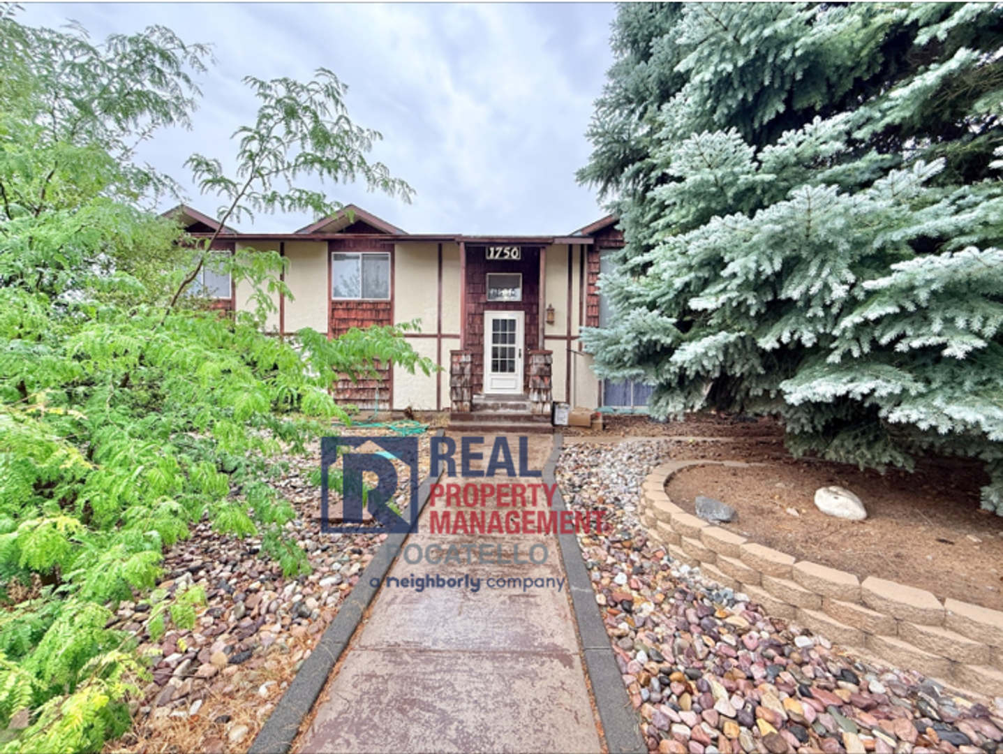 4 bed 2.5 Bath Home 2 car garage – photo 1