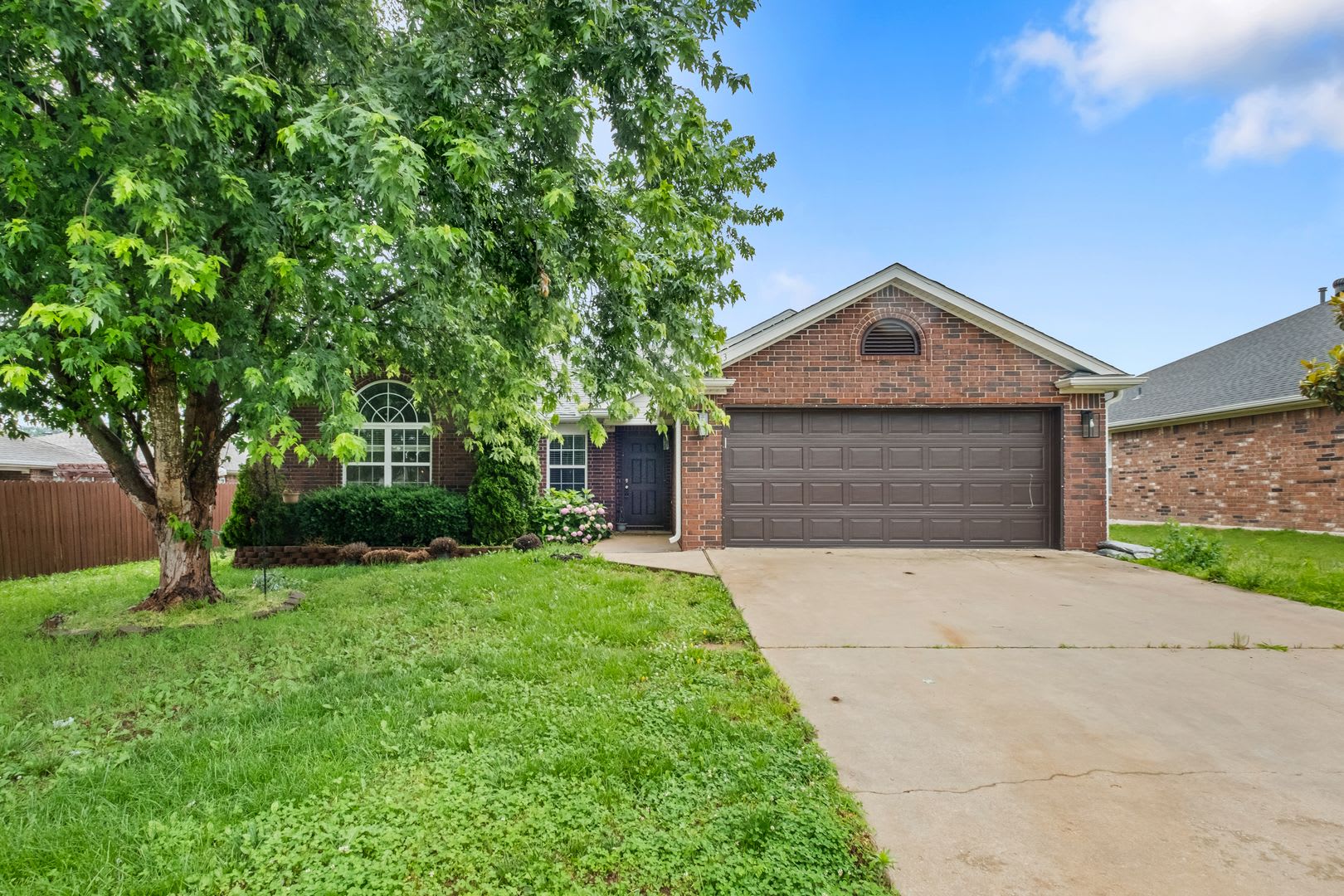 Stylish 3 Bed, 2 Bath Retreat with Modern Touches & Fenced Yard! – photo 1