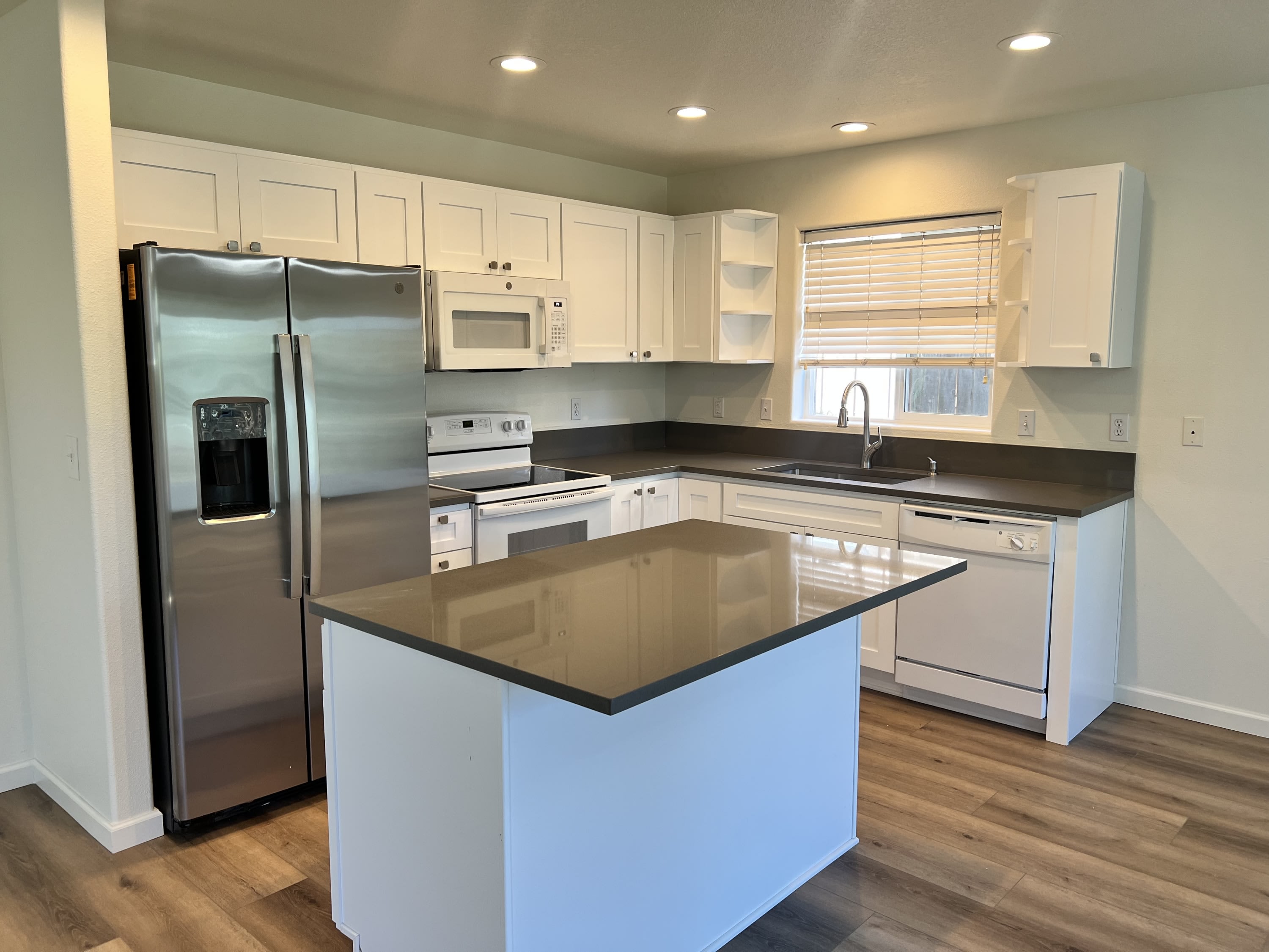 4059 Thoroughbred Avenue Southeast – photo 2