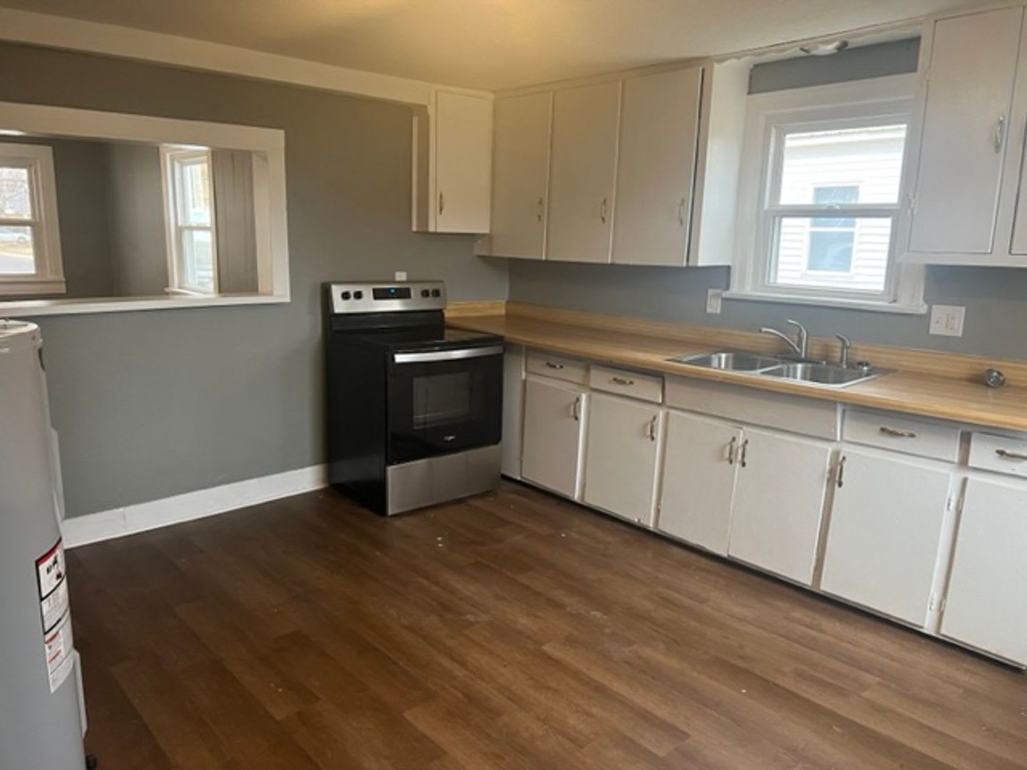 4 bed/1 bath, 1400 sqft home! 1700 W Chestnut St in Springfield MO. – photo 4