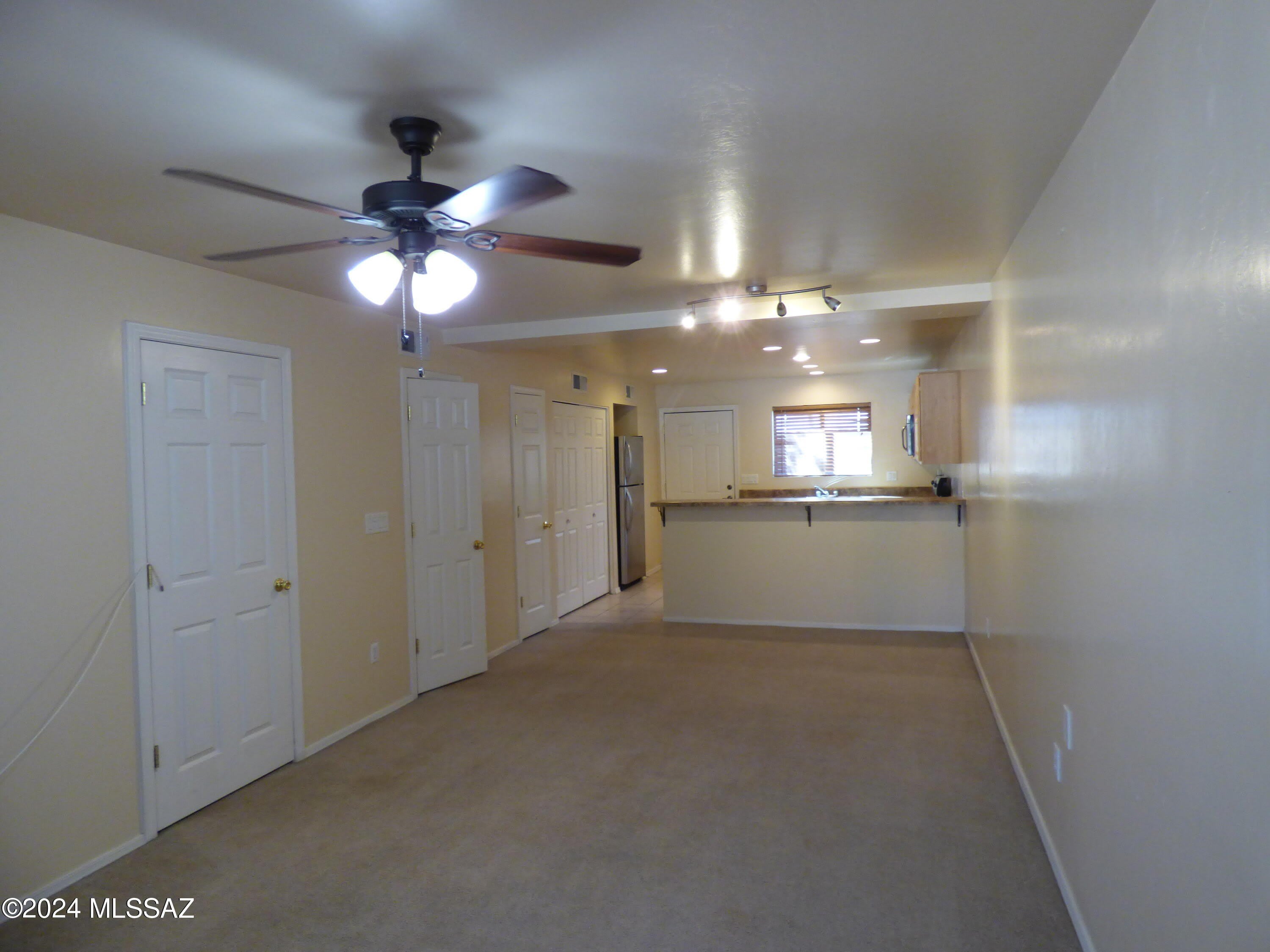 1077 N Riverside Drive – photo 3