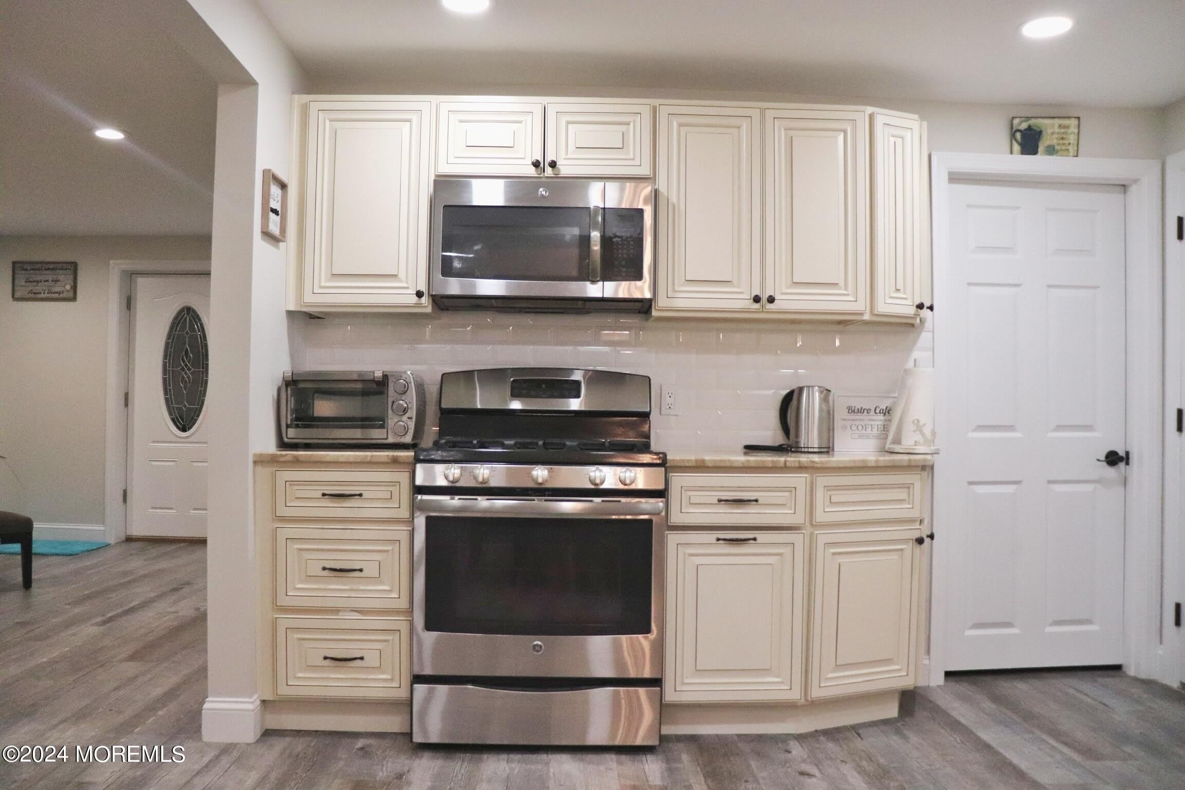116 E Kupper Drive – photo 4