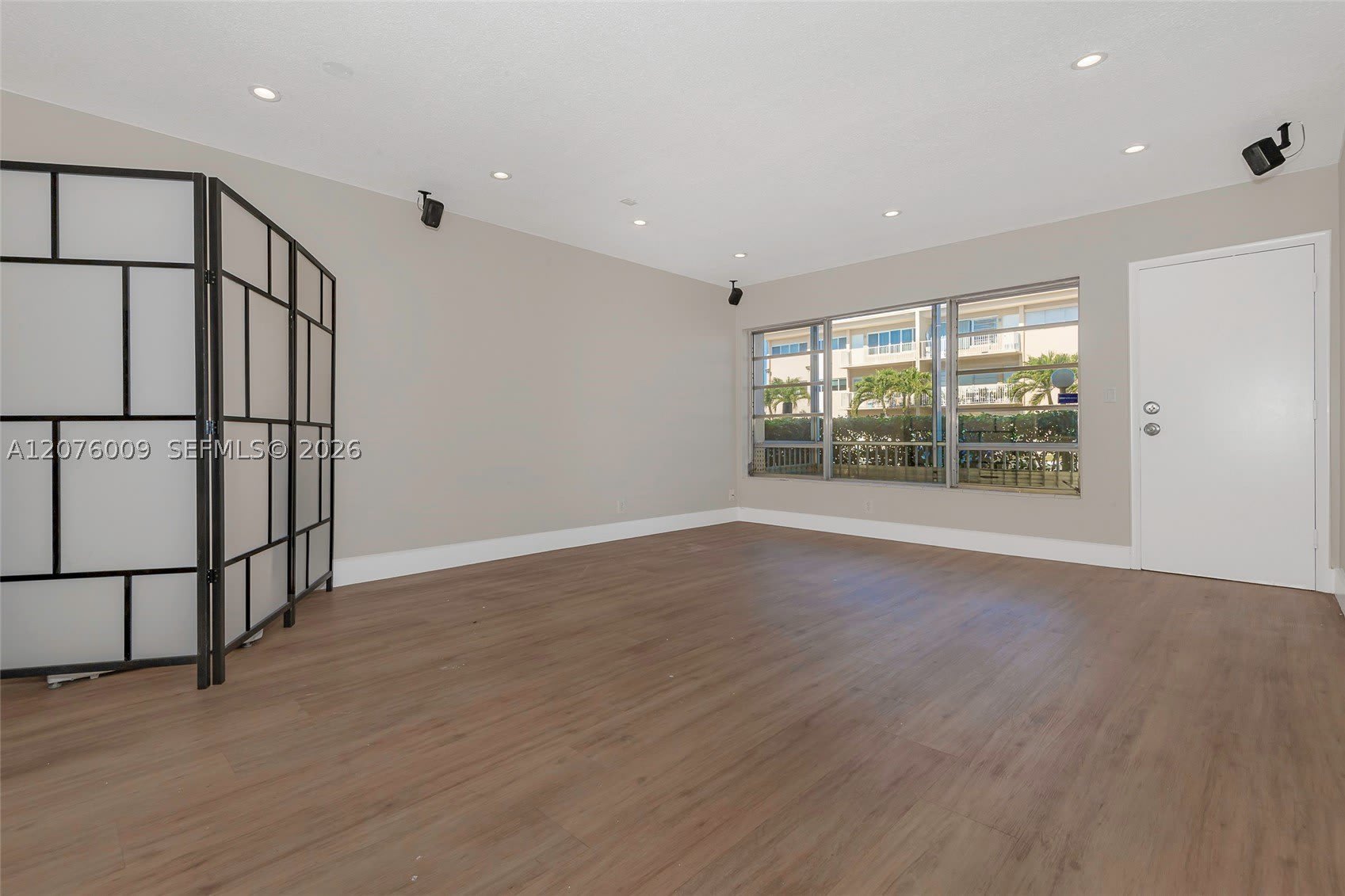 16800 NE 15th Ave – photo 2