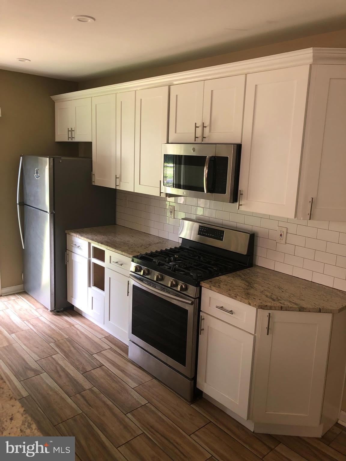 726 E 18TH Street – photo 4